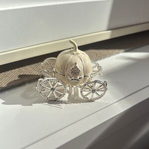 Ashley Williams 💫💫💫Elegant Silver Pumpkin Carriage Ornament